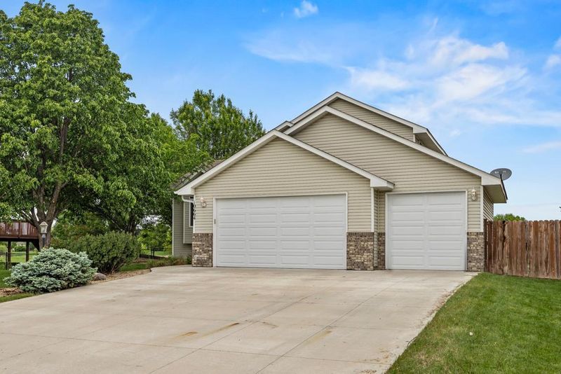 10664 58th St NE, Albertville, MN 55301