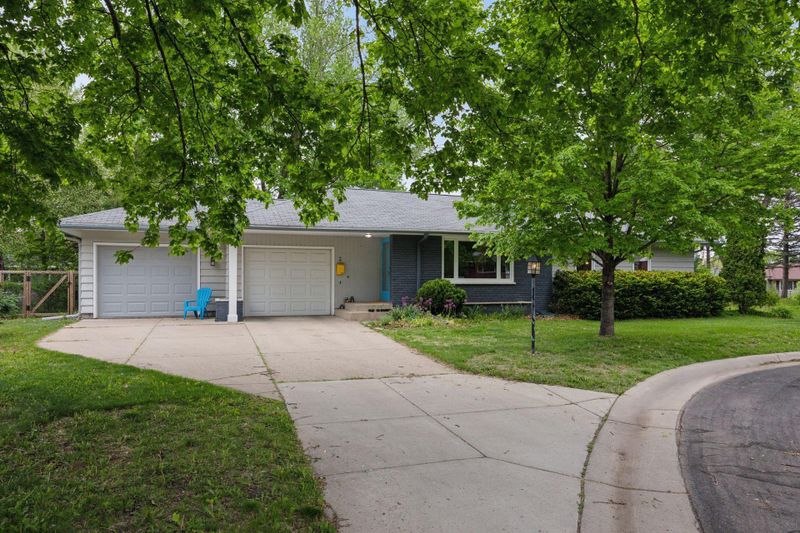 5 Hillside Ct, Northfield, MN 55057
