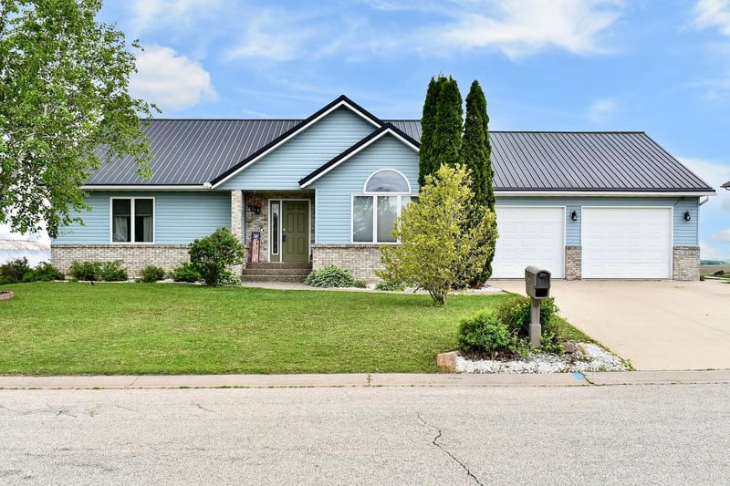 213 Park Dr, Lewiston, MN 55952