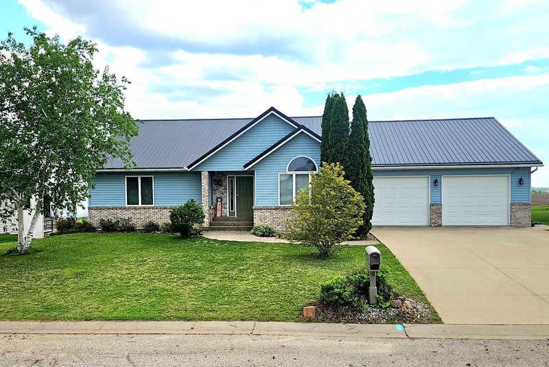 213 Park Dr, Lewiston, MN 55952