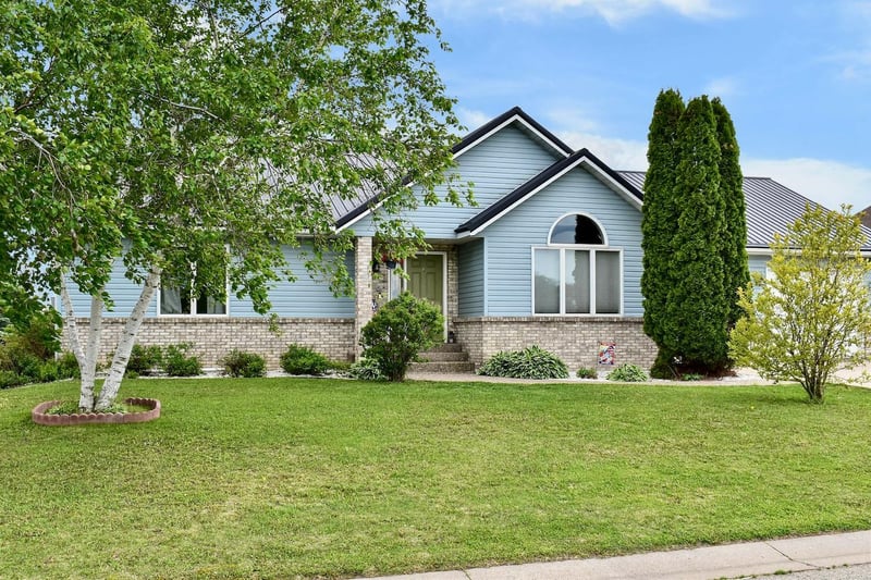 213 Park Dr, Lewiston, MN 55952