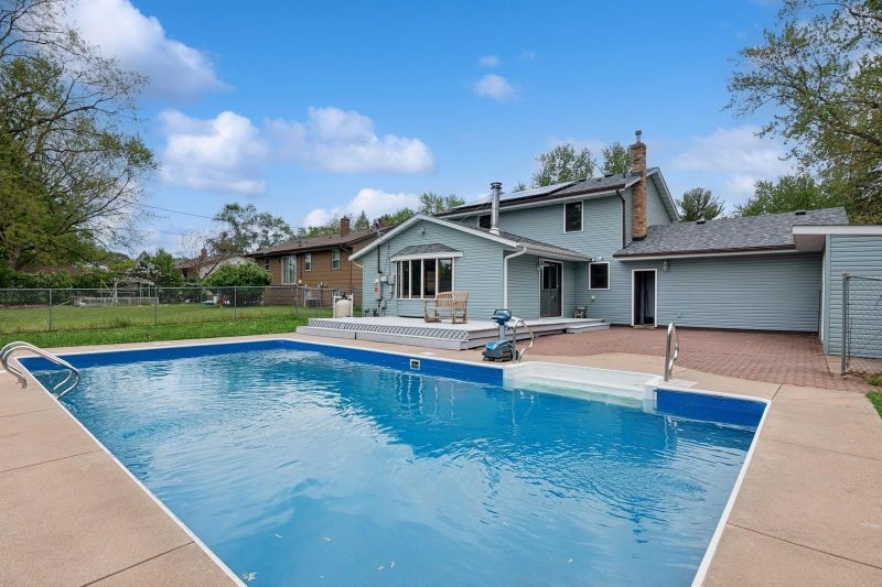 2197 Beam Ave, Maplewood, MN 55109