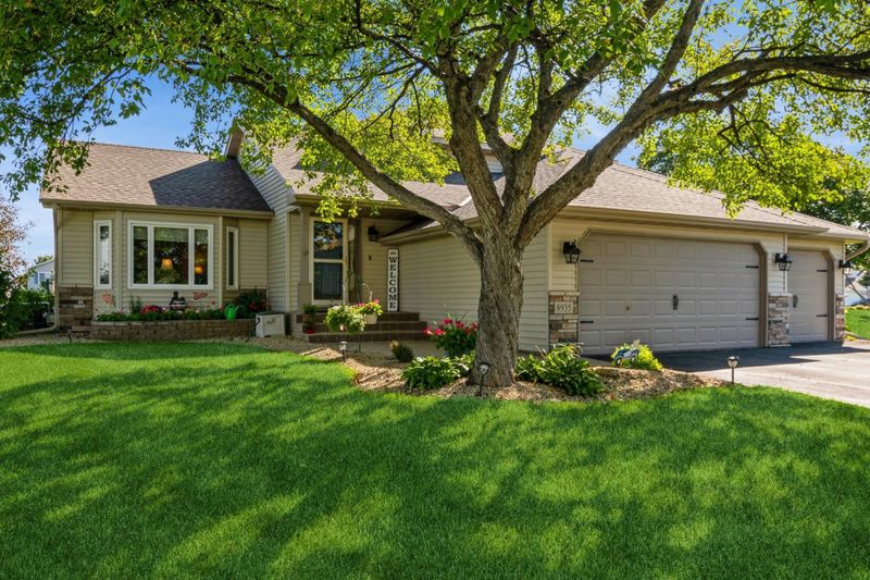 8935 Regent Pw, Brooklyn Park, MN 55443