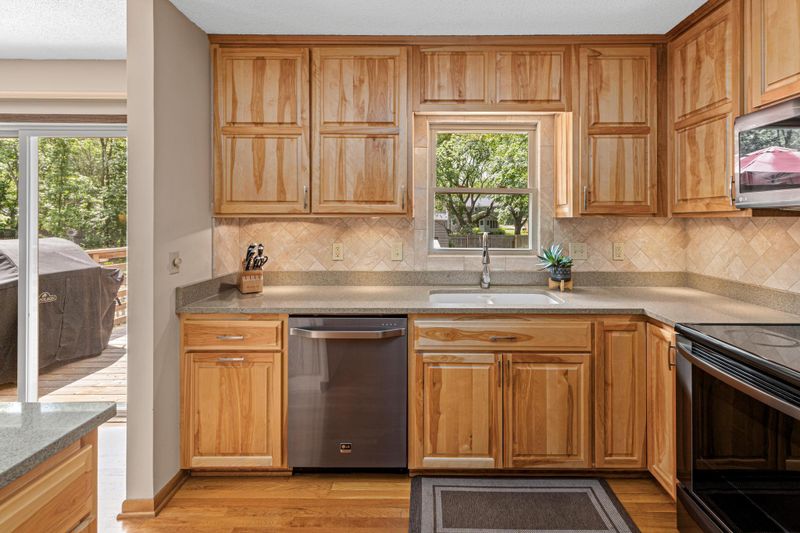 8440 Knollwood Dr, Mounds View, MN 55112