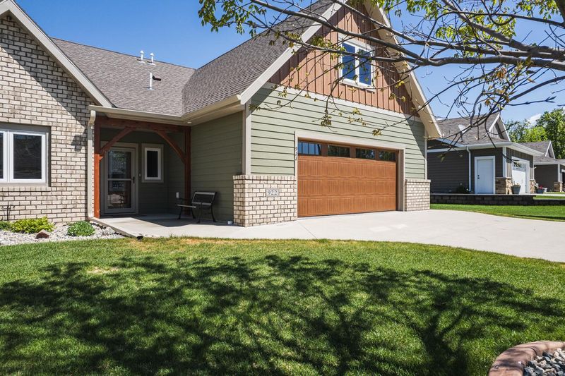 922 Lake Forest Cir, Detroit Lakes, MN 56501