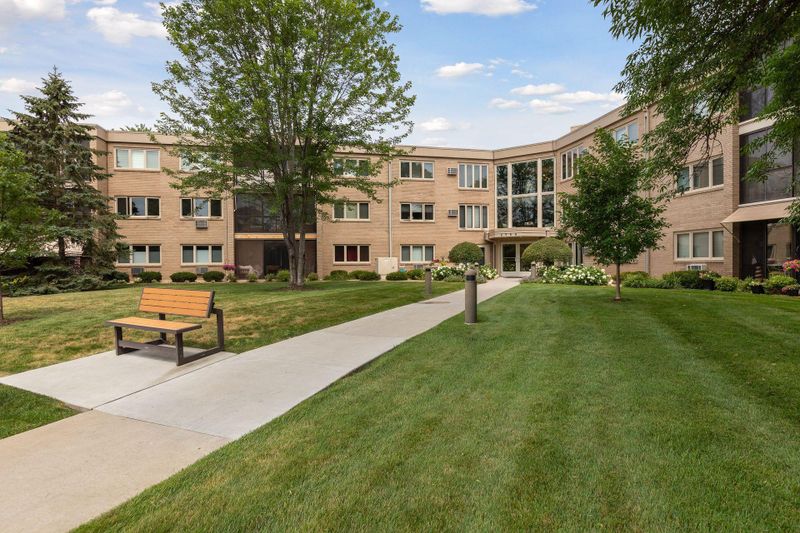 4360 Brookside Ct #305, Edina, MN 55436