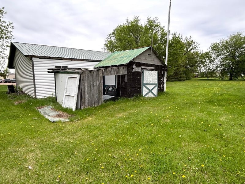 604 Vaughan St E, Goodridge, MN 56725