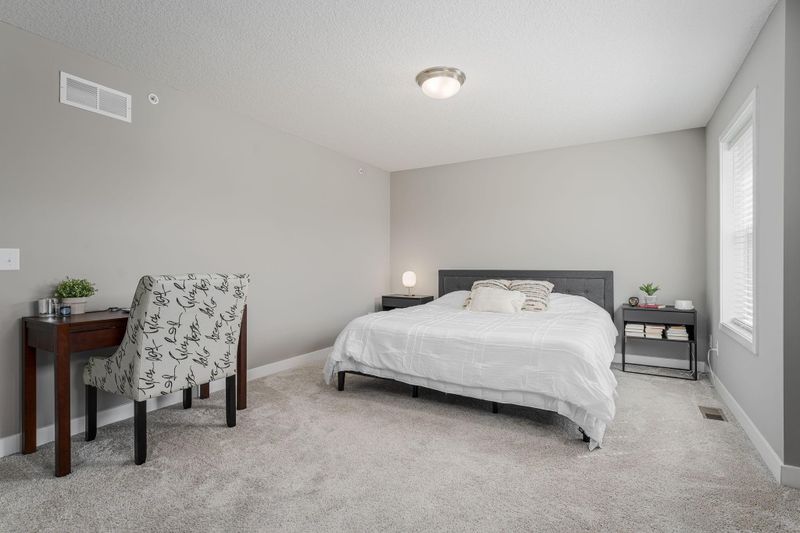 4817 Martingale Dr, Woodbury, MN 55129