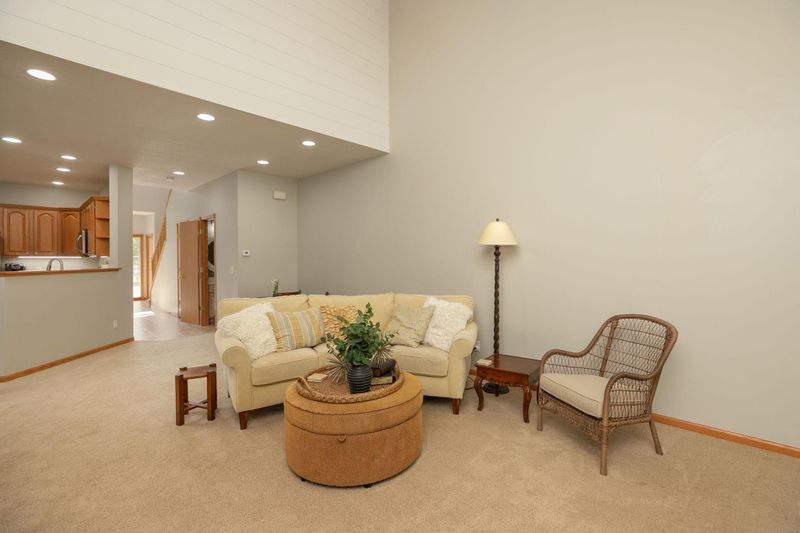 2804 Viola Heights Dr NE, Rochester, MN 55906