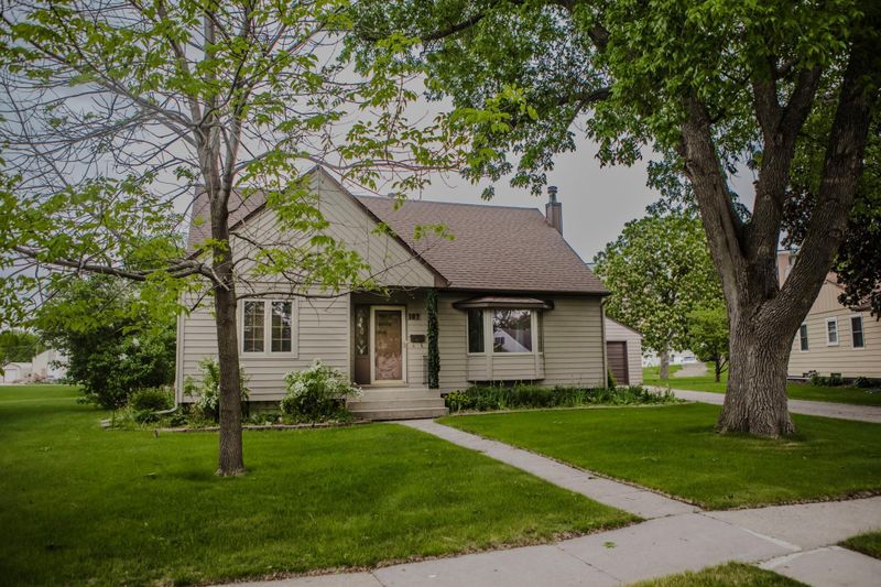 107 Ridge Rd, Morris, MN 56267