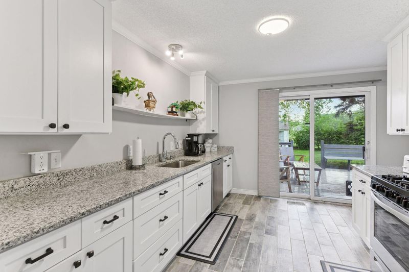 2505 Florida Ave N, Golden Valley, MN 55427