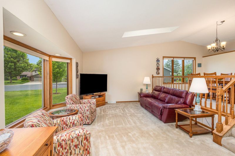 706 Highland Dr, New Prague, MN 56071