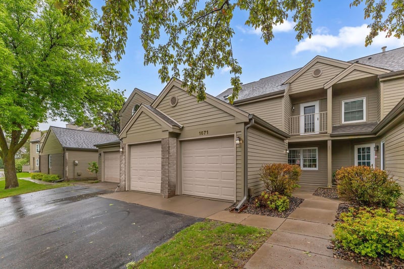1671 Rose Hill Cir, Lauderdale, MN 55108