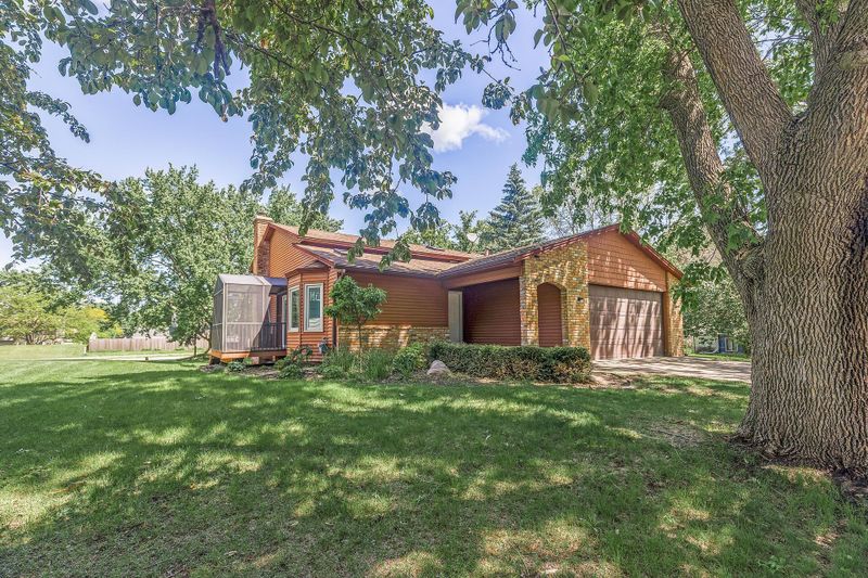 12420 49th Ave N, Plymouth, MN 55442