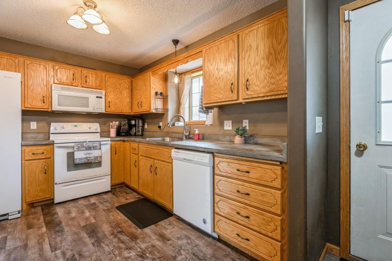 360 12th St NE, Milaca, MN 56353