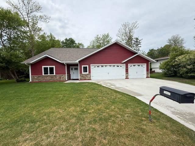 6207 Lagoon Dr NE, Bemidji, MN 56601