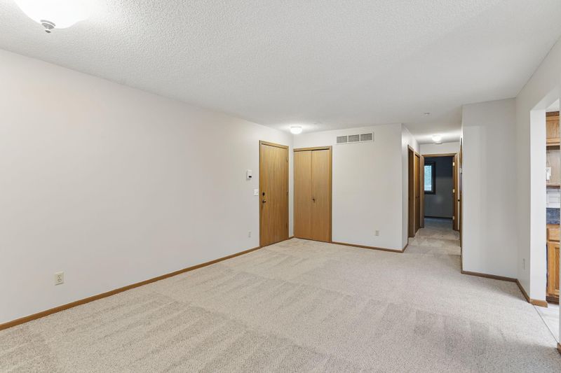 6251 Magda Dr #B, Osseo, MN 55369