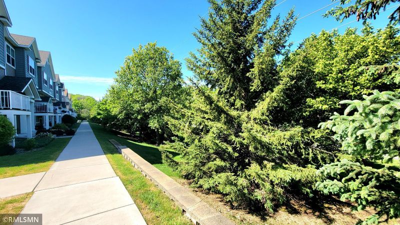 9695 Independence Cir #4, Chanhassen, MN 55317