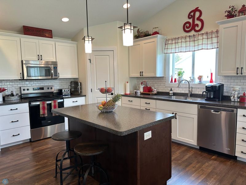 879 Longview Dr, Detroit Lakes, MN 56501