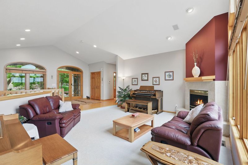 8811 Ridge Ponds Dr, Victoria, MN 55386