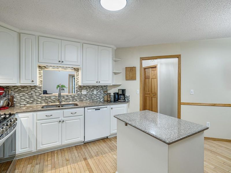 5420 Saxony Ct, White Bear Lake, MN 55110