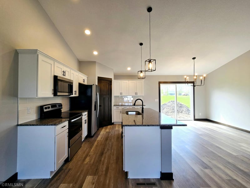 5 Marie Cir, Elysian, MN 56028