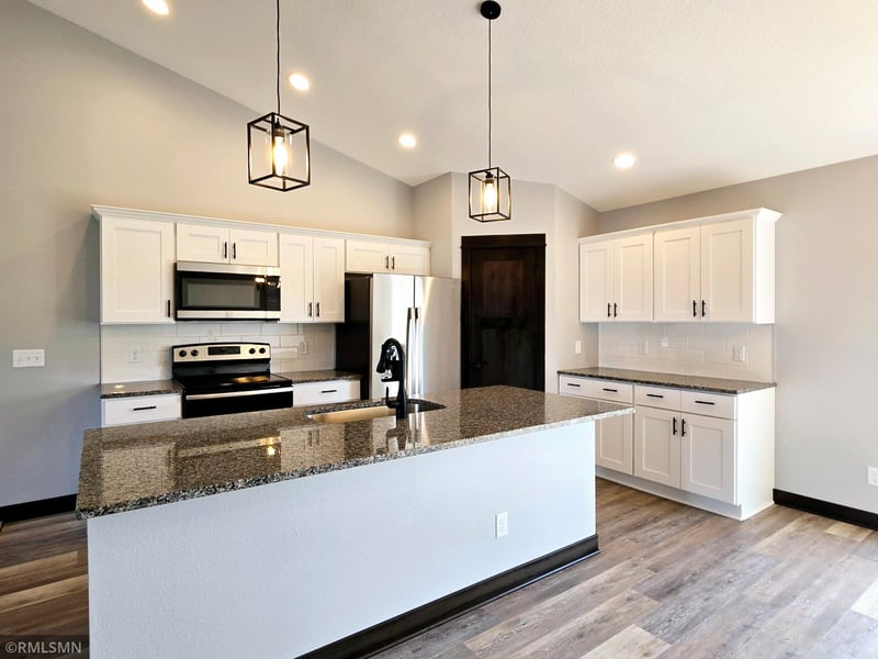 5 Marie Cir, Elysian, MN 56028