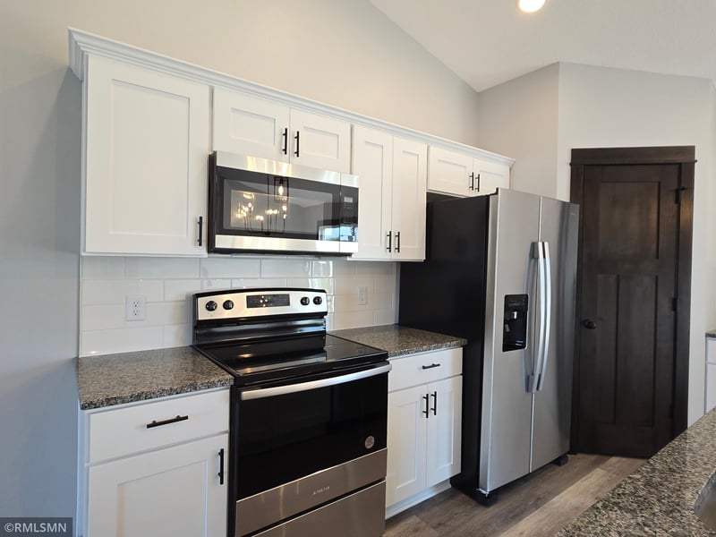 5 Marie Cir, Elysian, MN 56028