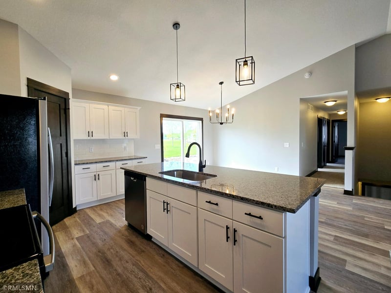 5 Marie Cir, Elysian, MN 56028
