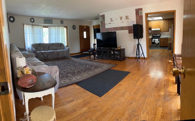 1272 Burke Ave E, Maplewood, MN 55109