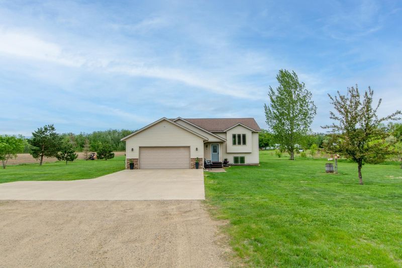 7903 S Long Lake Bay Rd, Brainerd, MN 56401