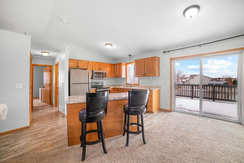 10028 Somerset Ln, Monticello, MN 55362