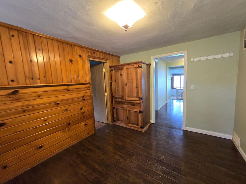 337 Lake Ave N, Spicer, MN 56288