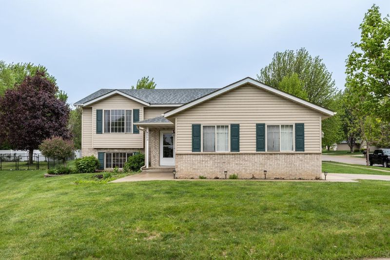 4563 Savannah Dr NW, Rochester, MN 55901