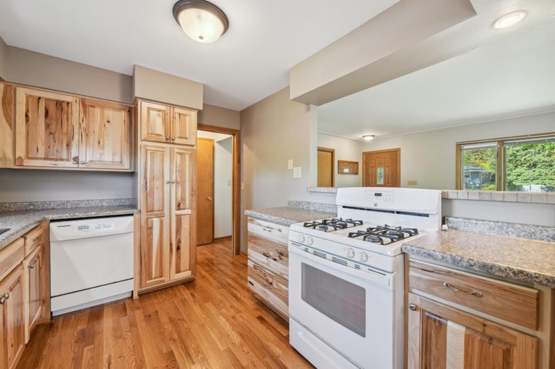 66 White Bear Ave N, Saint Paul, MN 55106