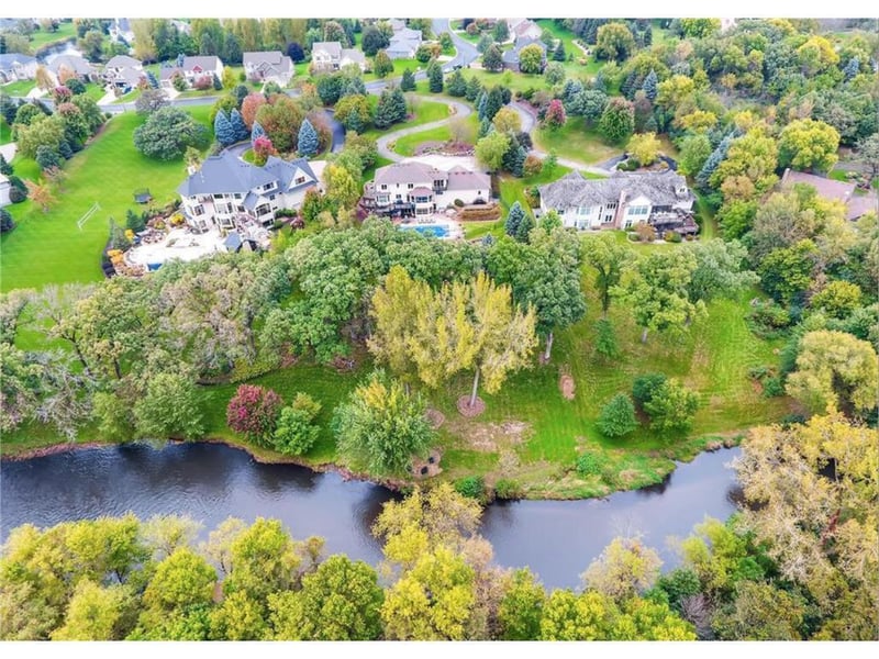 1475 River Shore Dr, Hastings, MN 55033