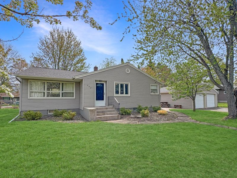 602 26th St, Scanlon, MN 55720