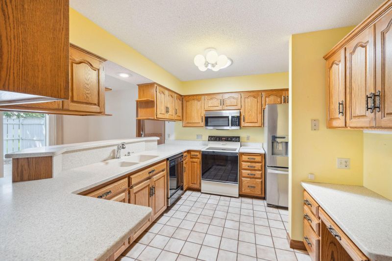 1148 Fairway Ave NW, Hutchinson, MN 55350