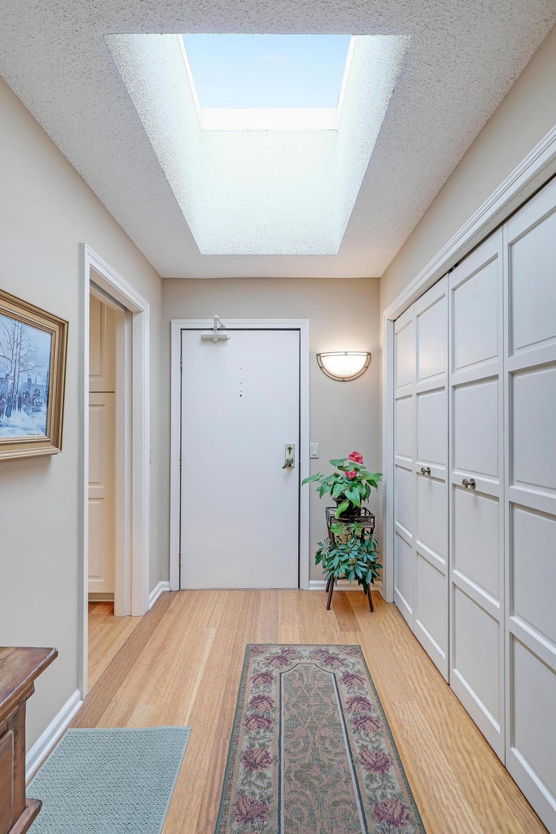 5601 Dewey Hill Rd #310, Edina, MN 55439