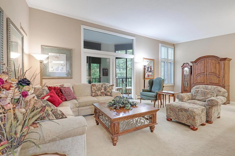 5601 Dewey Hill Rd #310, Edina, MN 55439