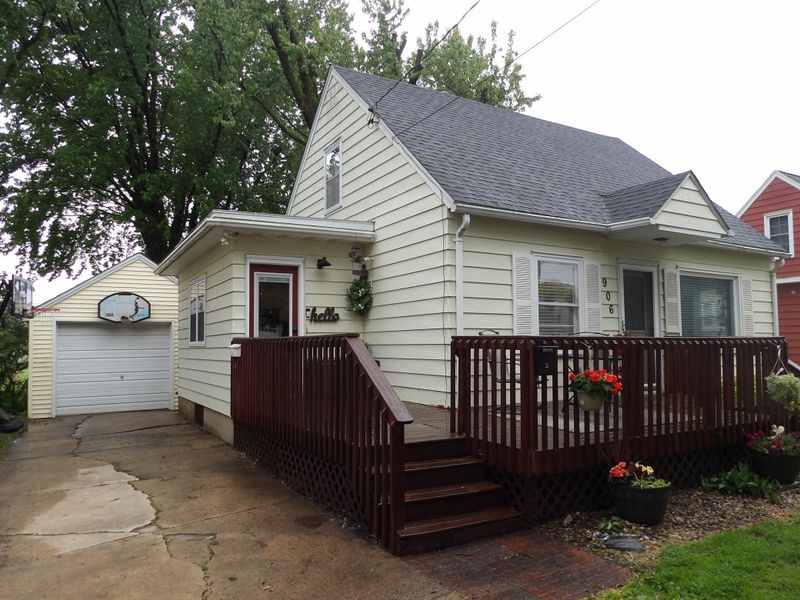 906 14th Ave SE, Austin, MN 55912