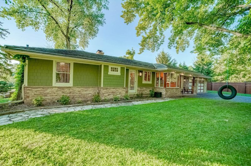 1104 Meadowlark Dr, Stillwater, MN 55082