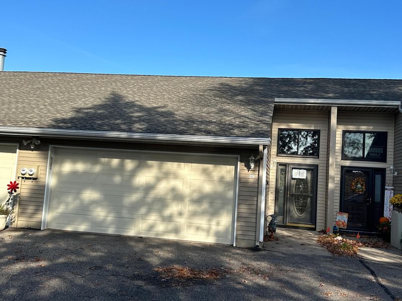 39 Round Lake Trl, Little Canada, MN 55117