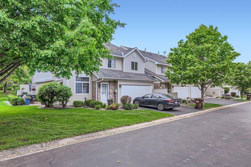 8861 Spring Ln, Woodbury, MN 55125