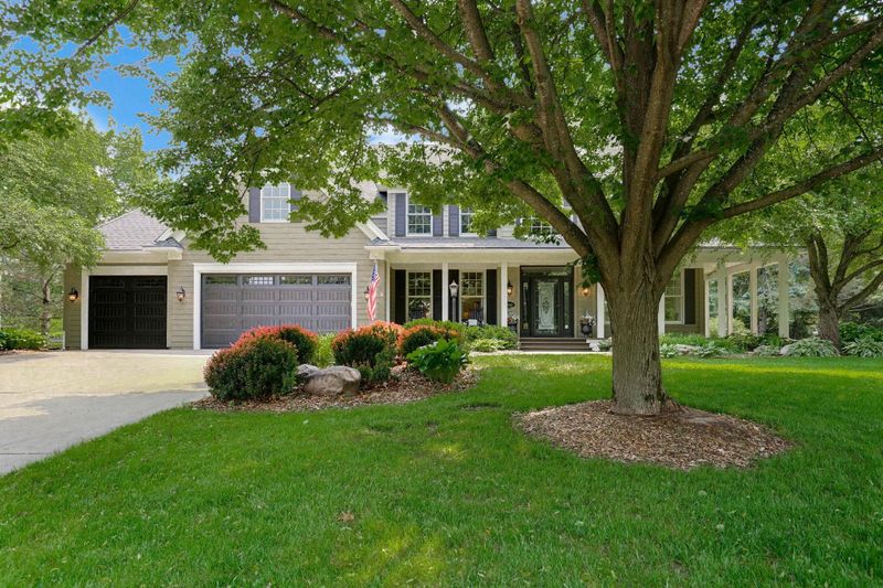 3143 Edgewater Vw, Woodbury, MN 55125