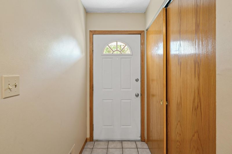 3238 Valley Ridge Dr, Eagan, MN 55121