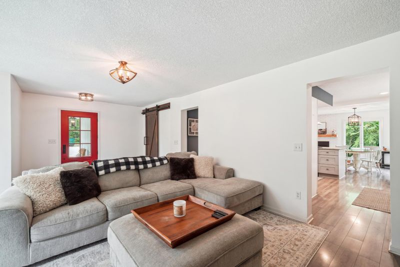 23530 Jersey Ct, Lakeville, MN 55044
