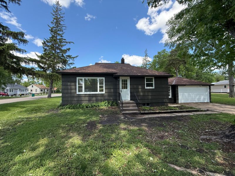 446 W Darwin St, Litchfield, MN 55355