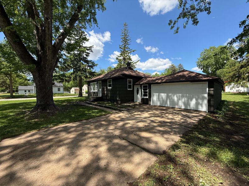 446 W Darwin St, Litchfield, MN 55355