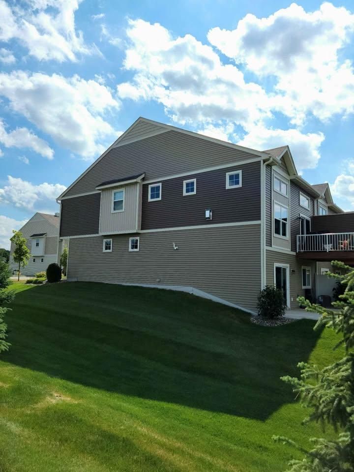 337 Stonewood Pl, Burnsville, MN 55306